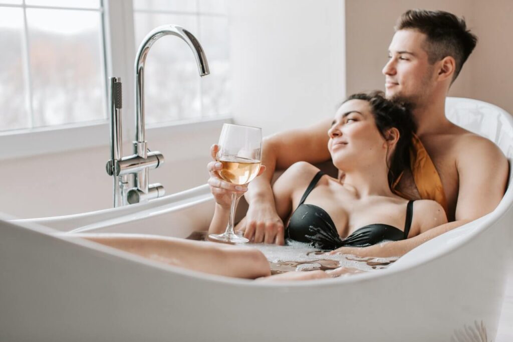 married-couple-in-the-tub
